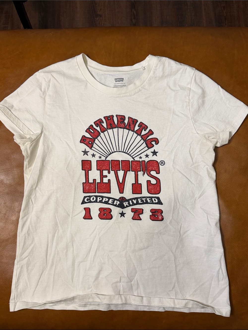 Levi's Cream Short Sleeve Graphic Logo Tee with Red Print